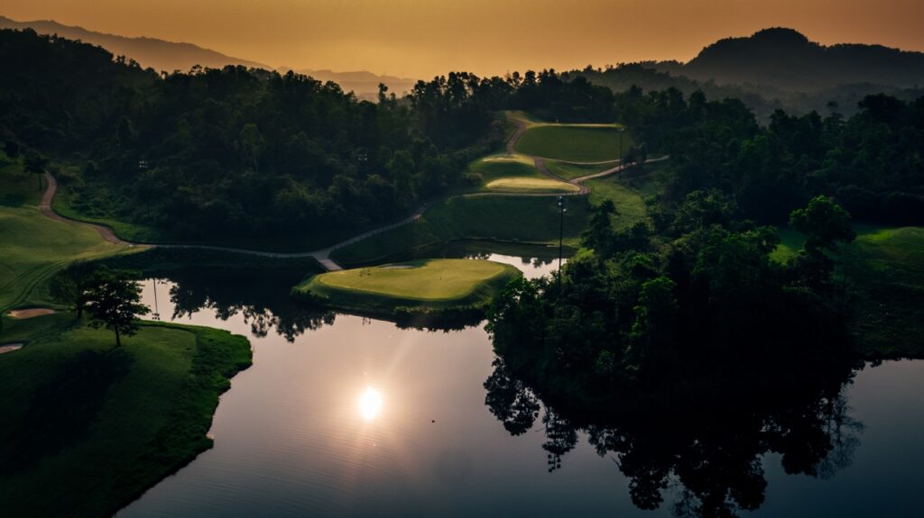 Host Of Seasonal Golf Promotions